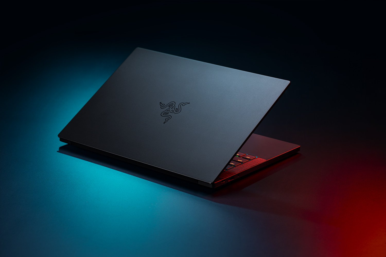 Razer Blade Stealth 13 Gaming - 13.3" FHD 120Hz, 4GB GeForce GTX 1650Ti Max-Q, Core™ i7-1165G7, 16GB RAM, 512GB SSD, Windows 10 Home - Black - Image 2